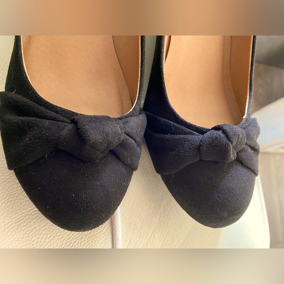 Chinese Laundry - wedge shoe with knot detail. Size 9M - Picture 1 of 7